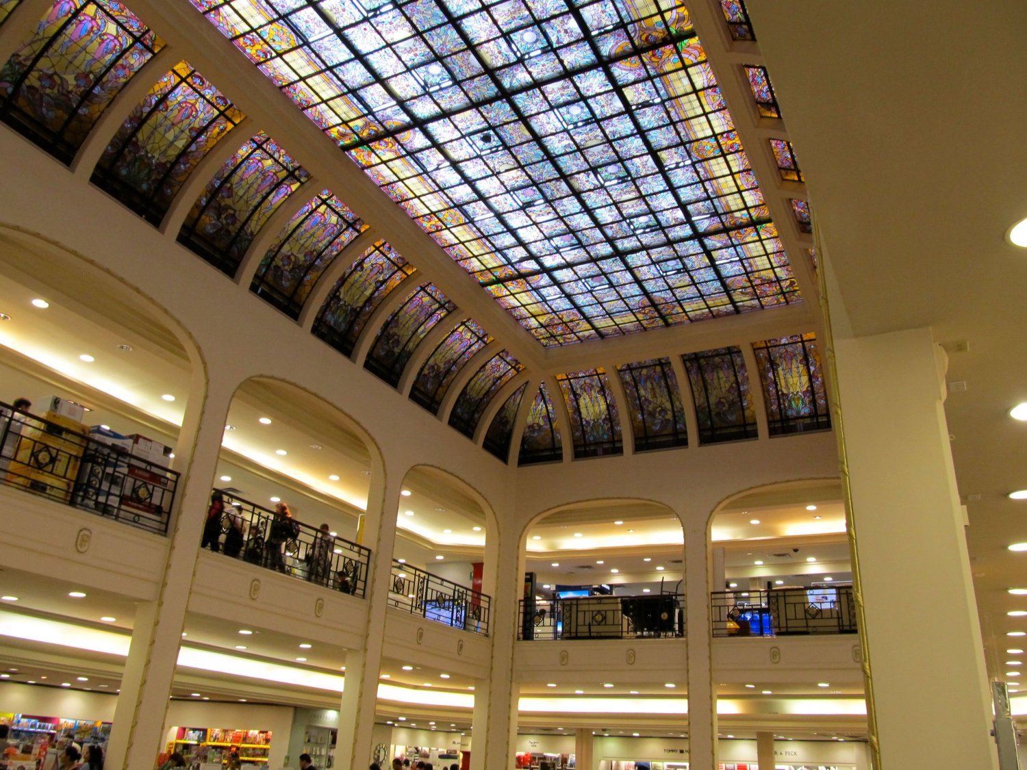 Suburbia, Palacio de Hierro or Coppel: which department store do