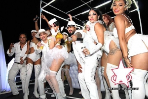 Fiesta en barco All White Rockstar Cancún @ Noche