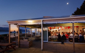 Lake Ferry Hotel