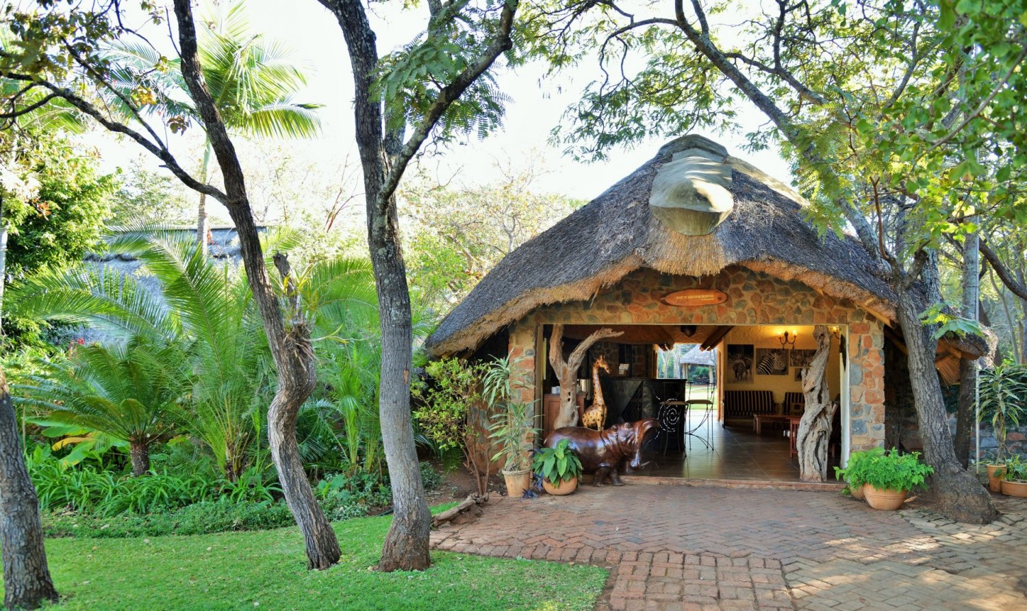 Chengeta and Pamuzinda Safari Lodges