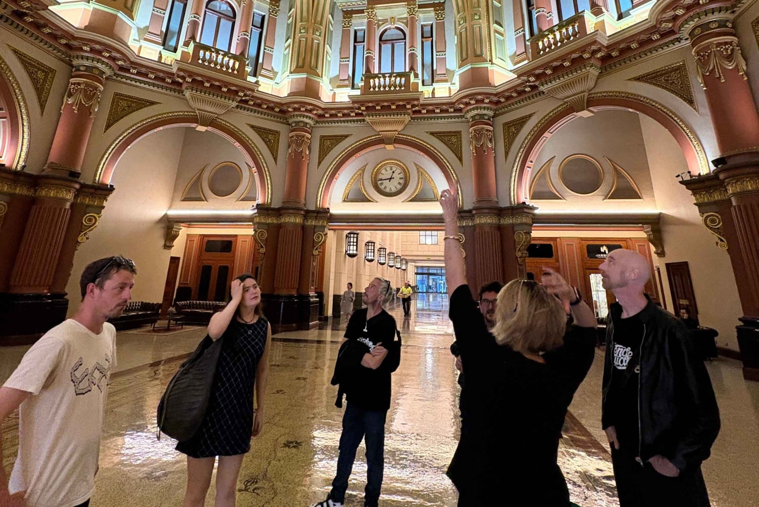 Tour de arte, callejuelas, salón recreativo y cultura