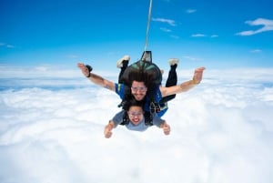 Melbourne: Great Ocean Road Tandem Skydive with Transfer