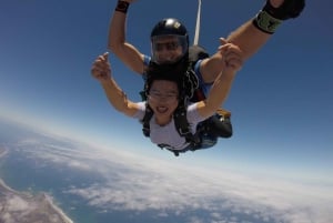 Melbourne: Great Ocean Road Tandem Skydive with Transfer