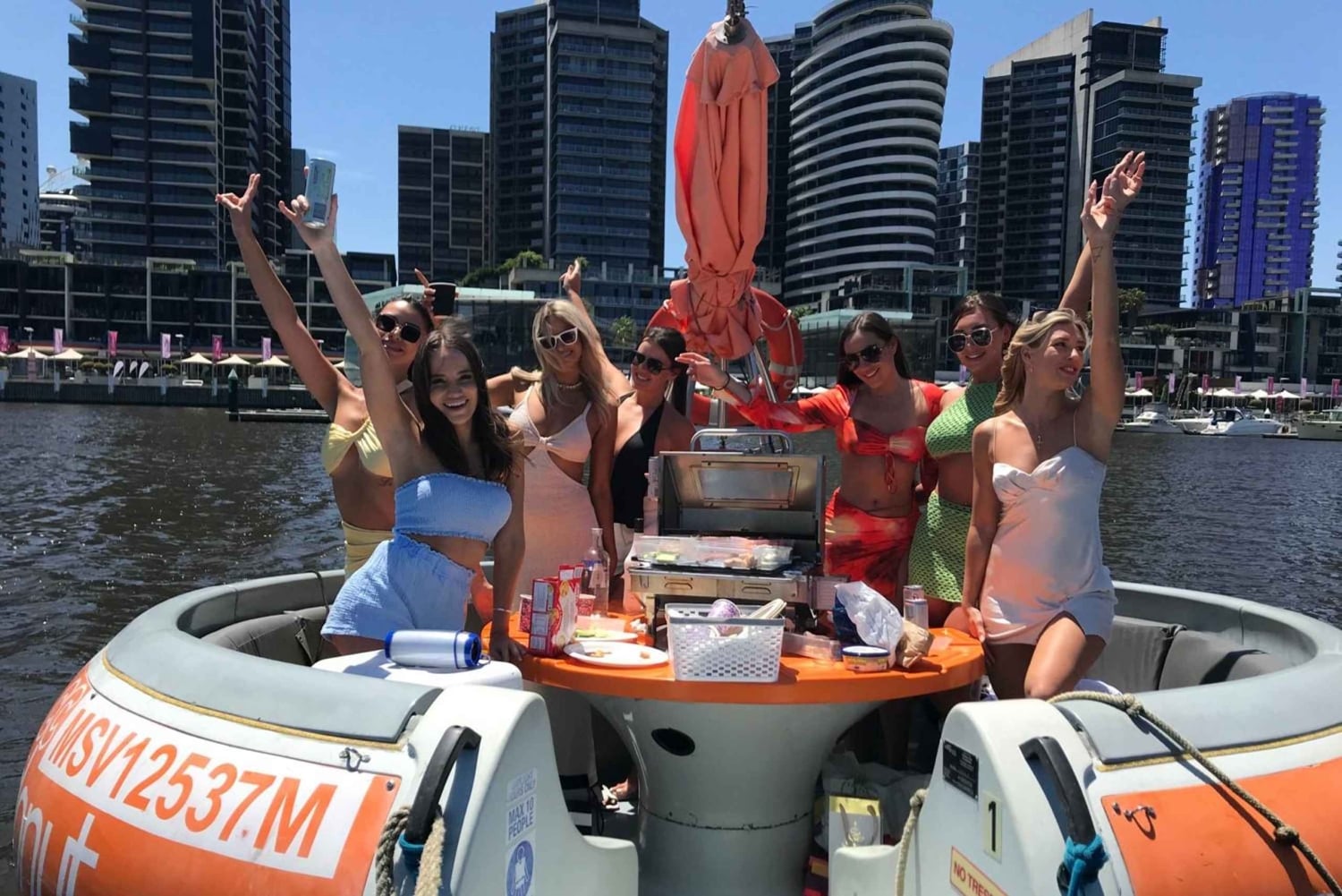Melbourne : location de bateau barbecue Aqua Donut