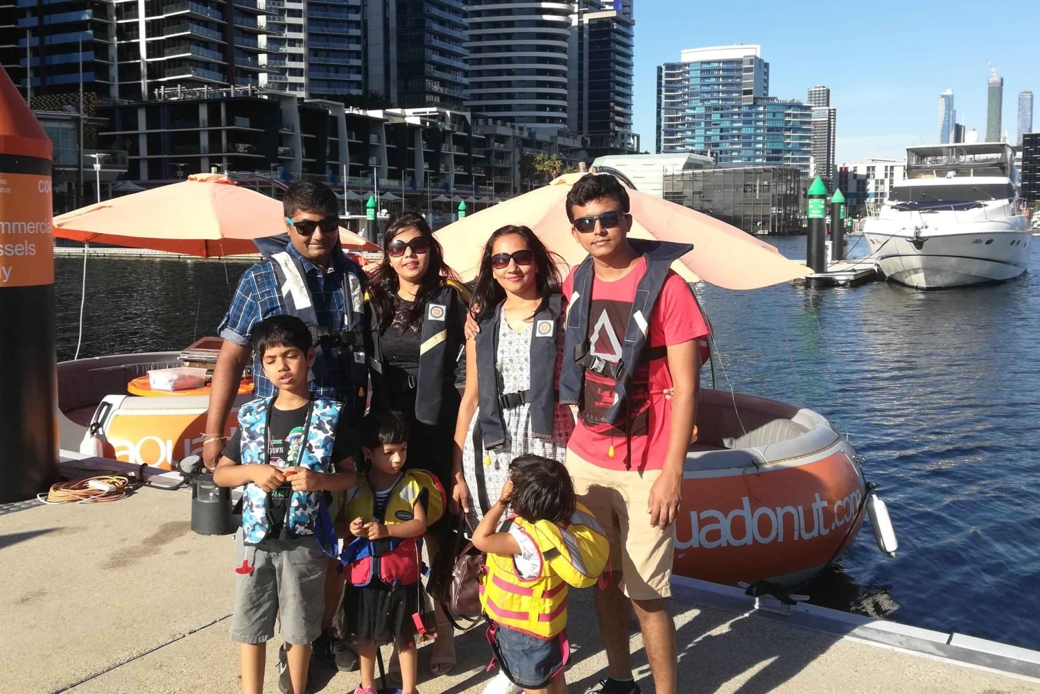 Melbourne : location de bateau barbecue Aqua Donut