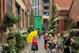 Melbourne: Art in the Streets Walking Tour with Drink