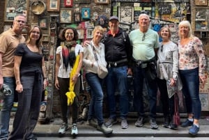 Melbourne: Art in the Streets Walking Tour with Drink