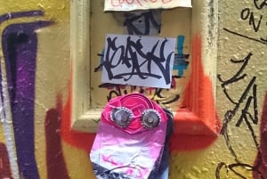 Melbourne: Art in the Streets Walking Tour with Drink