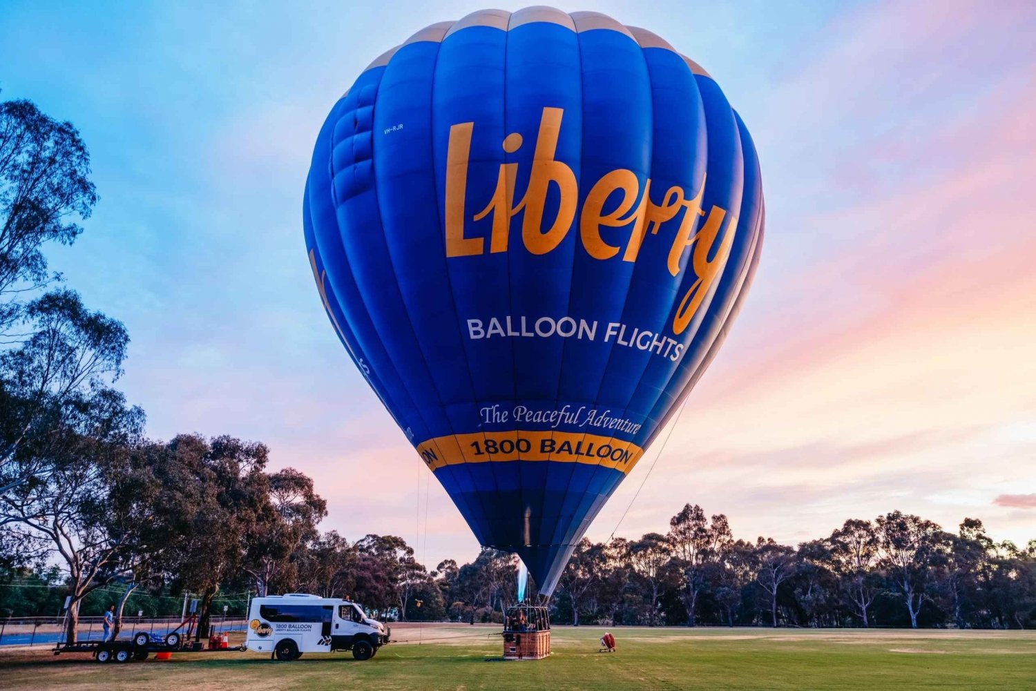Melbourne: Balloon Flight at Sunrise and Champagne Breakfast