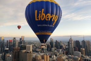 Melbourne: Balloon Flight at Sunrise with Breakfast