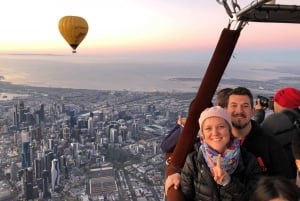 Melbourne: Balloon Flight at Sunrise with Breakfast