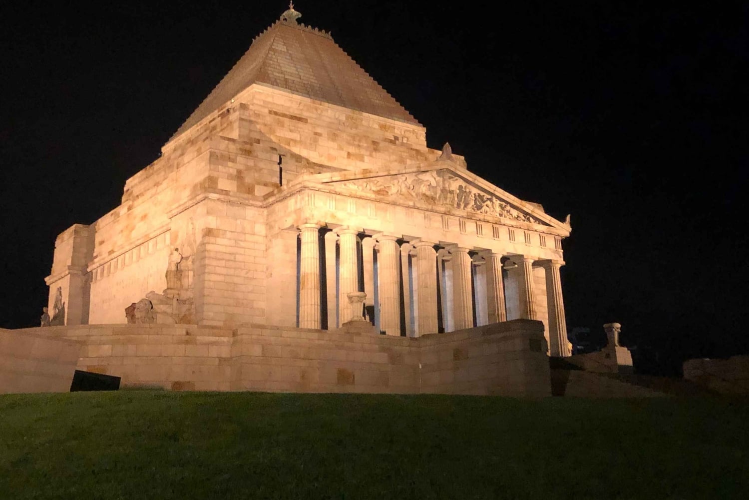 Melbourne: Botanic Gardens & Sports Precinct Walking Tour