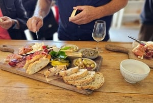 Melbourne: Boutique-Tour „Wein, Essen und Pinguine auf Phillip Island“