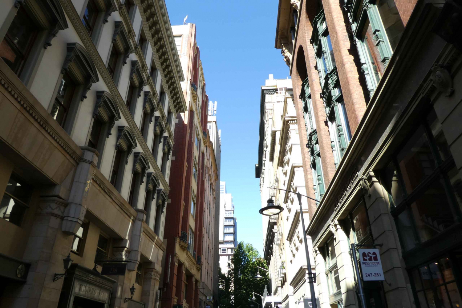 Melbourne: Cosmetics and Shopping Walking Tour with Guide