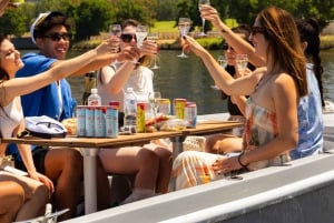 Melbourne: Electric Picnic Boat Rental on the Yarra River