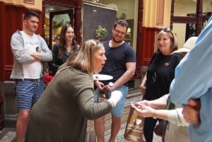 Melbourne: Guided Chocolate Walking Tour of the city