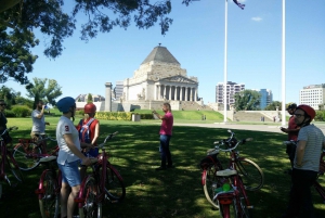 Melbourne: Guided City Bike Tour with Gear and Lunch Stop