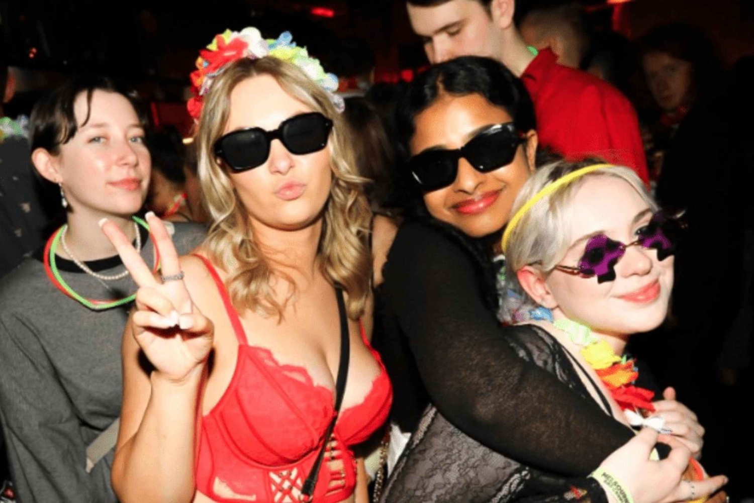 Melbourne Bar Crawl: Iconic Bars and Nightclub Experience