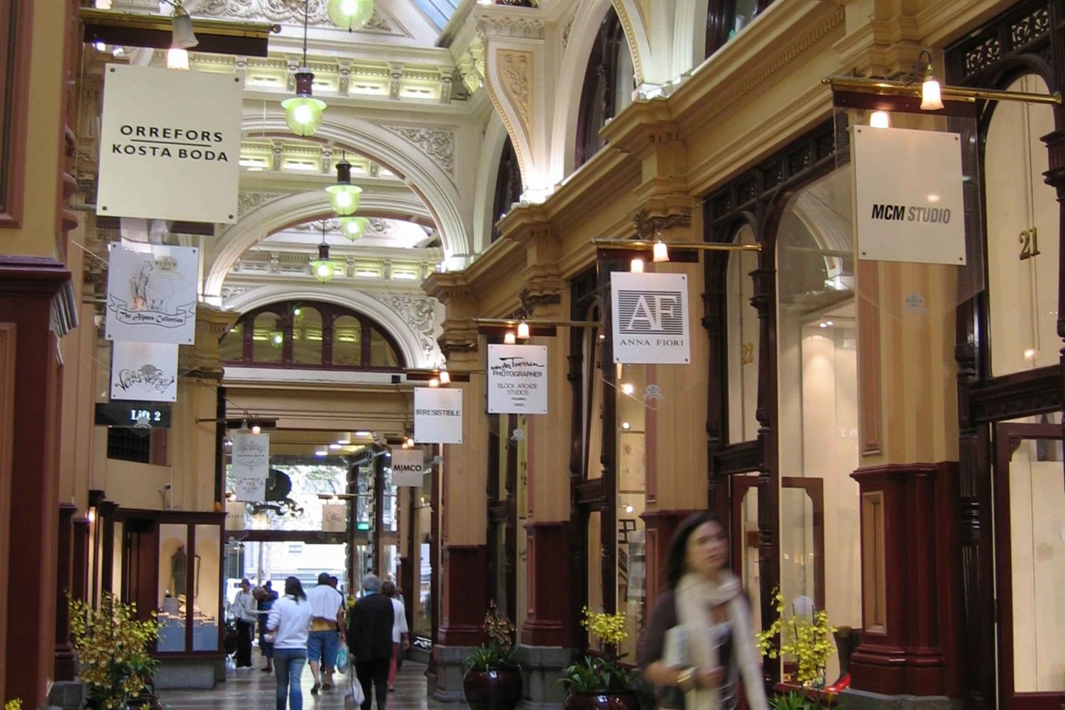 Melbourne Lanes & Arcades Walking Tour with Lunch