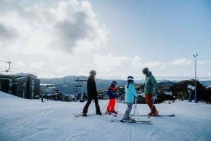 Melbourne: Excursión a la nieve en Mt Buller: ahorra en el alquiler y disfruta de 5 horas de diversión.