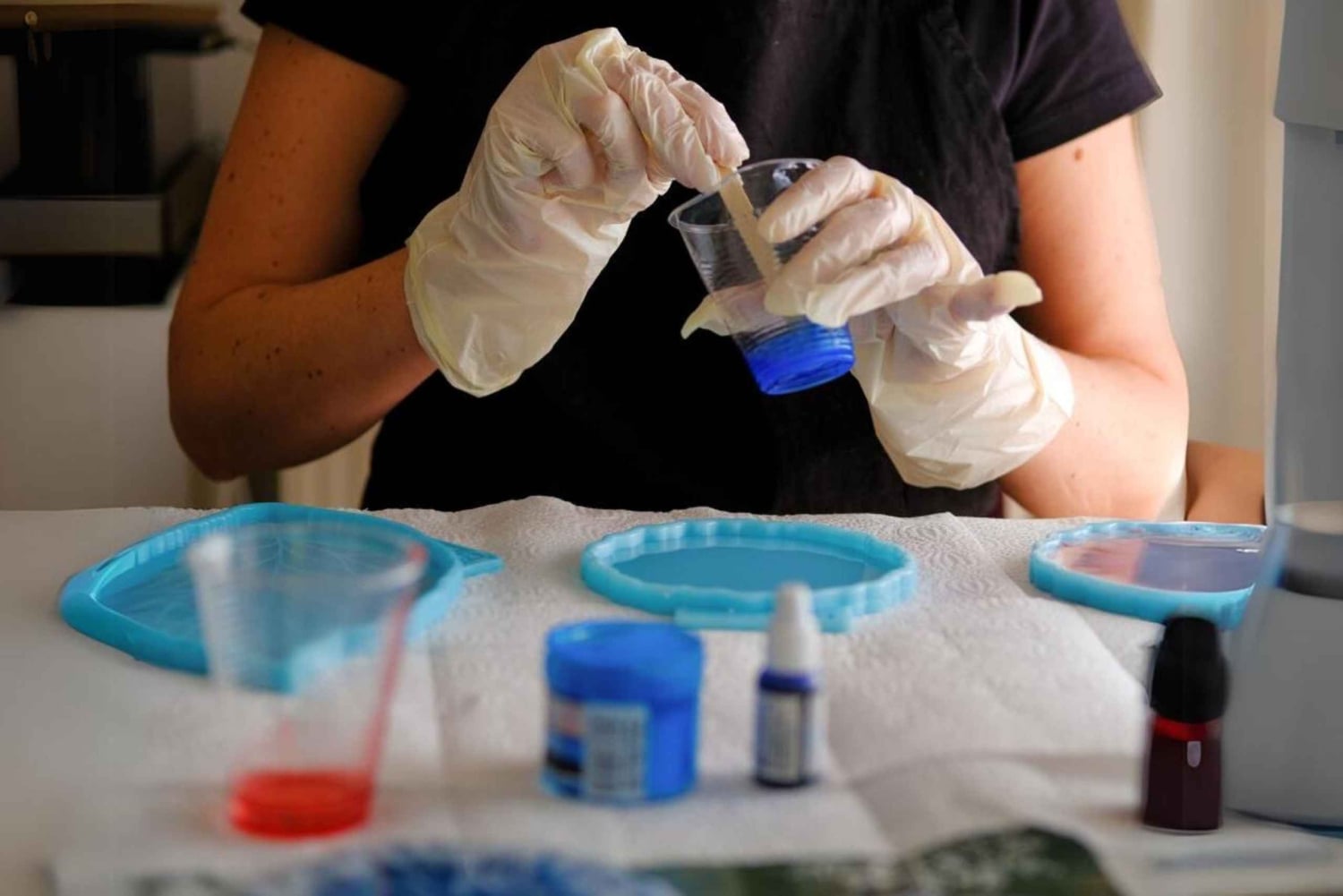 Melbourne: Resin Art Classes - Cheeseboard & Coasters