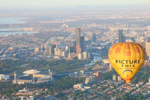 Melbourne: Sunrise Hot Air Balloon Experience with Breakfast