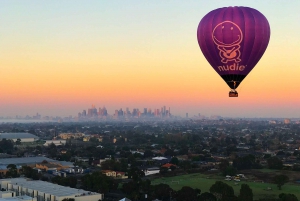 Melbourne: Sunrise Hot Air Balloon Experience with Breakfast