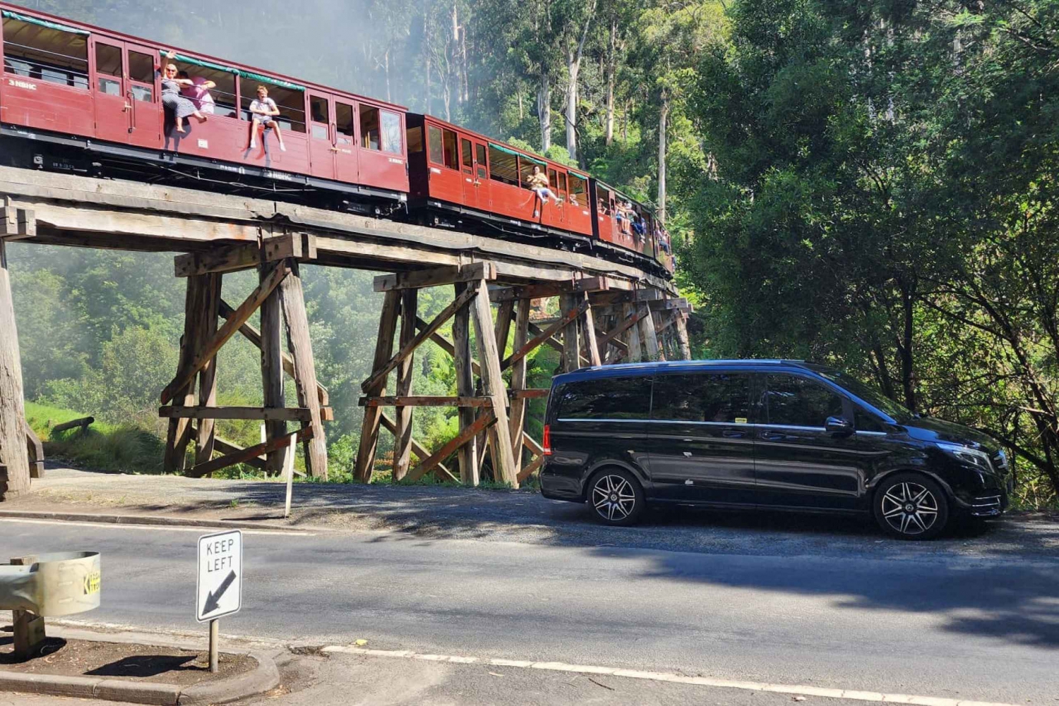 Melbourne to Puffing Billy and Yarra Valley Private Tour