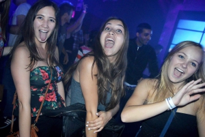 Melbourne: Weekly Bar Crawl: 5 Free shots, Club Entry