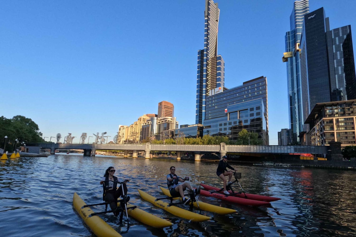 Melbourne: Yarra River Twilight Waterbike Tour