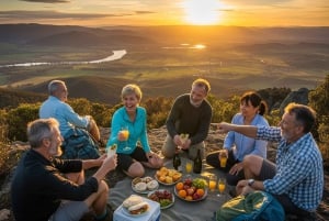Melbourne: Yarra Valley Hike with Kangaroos & Sunset Picnic