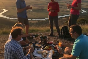 Melbourne: Yarra Valley Hike with Kangaroos & Sunset Picnic