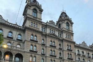 Private: Explore Melbourne CBD & Brighton Beach Boxes.