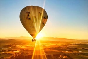 Yarra Valley: Hot Air Balloon Flight & Buffet Breakfast