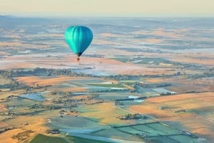 Yarra Valley: Hot Air Balloon with Breakfast & CBD Transfers