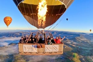 Yarra Valley: Hot Air Balloon with Breakfast & CBD Transfers