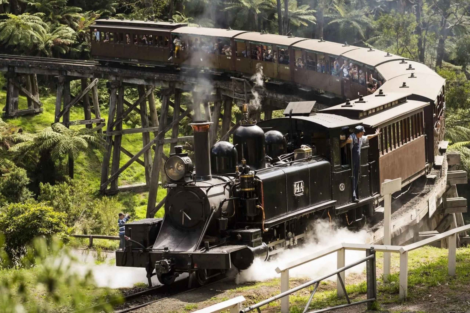 YARRA VALLEY’S WINE TASTING & PUFFING BILLY