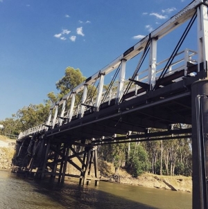 Bridge at Vic/NSW at Cobram/Barooga: by fwebby