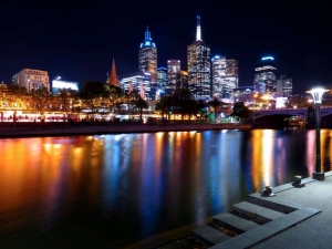 Sth Bank at night: Photo by @worldasbecsees