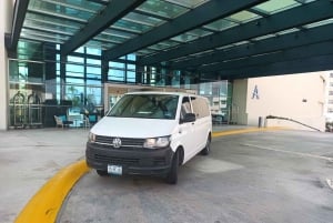 Akumal: Traslado en furgoneta privada a Cancún