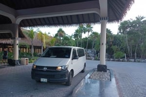 Akumal: Traslado en furgoneta privada a Cancún