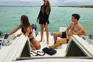 Bacalar: Tour privado en velero de 5 horas y puesta de sol en la Isla de los Pájaros