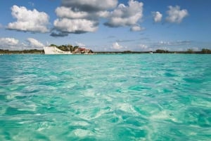 Pontón de Bacalar: Visita la Laguna de los 7 Colores y el Cenote Azul