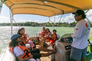 Bacalar: tour privado en bote con bebidas y refrigerios