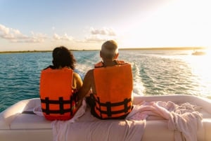 Bacalar: tour privado en bote con bebidas y refrigerios