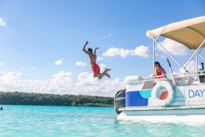 Bacalar: Private Boat Tour with Drinks and Snacks
