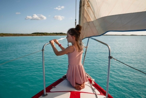 Bacalar: Private Lagoon Sailing Trip with Homemade Guacamole