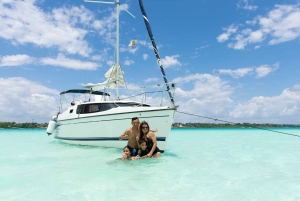 Bacalar: Private Sailboat Tour with Lagoon Swimming