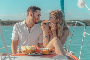 Bacalar: Paseo en Velero Privado con Guacamole y Bebidas