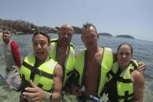 Excursión por la bahía: Tour en barco privado con snorkel y pesca